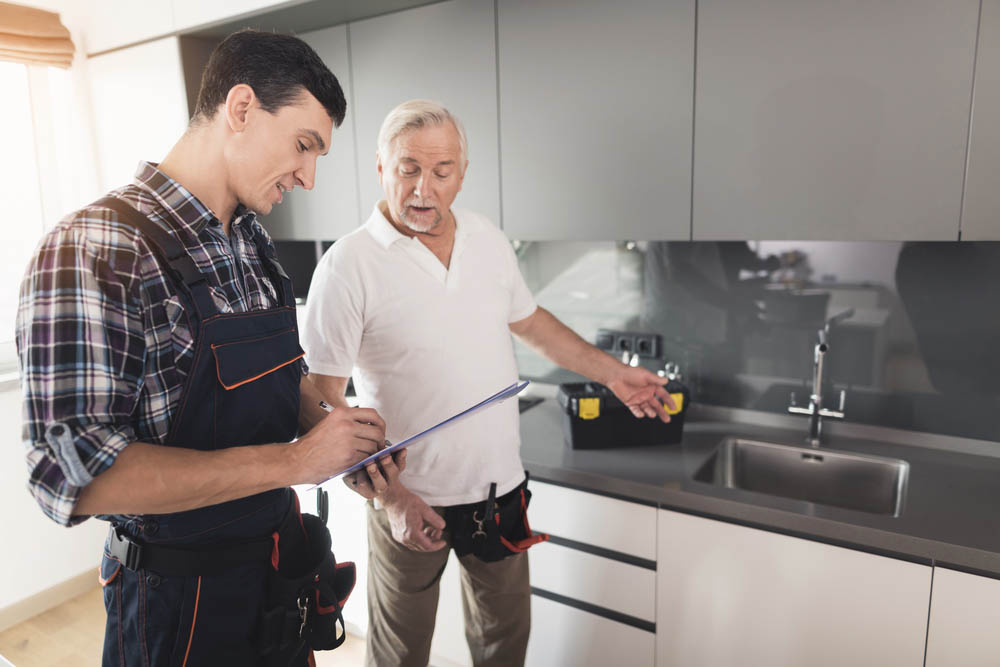 plumber and homeowner consultation Rosedale, CA