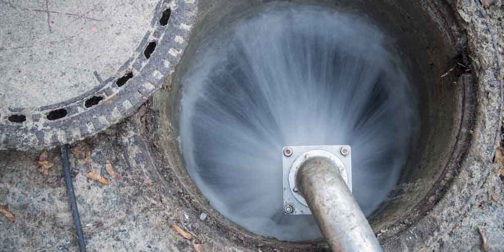 plumber hydro jetting a drain
