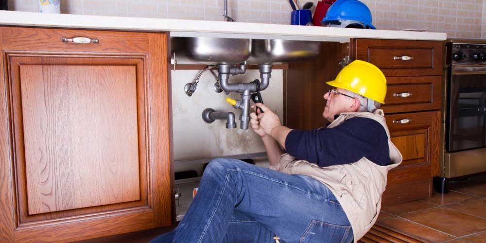 plumber at work to fix a sink Stockdale, CA